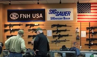 美国伊利诺伊州超11万人被禁拥枪 多数未交枪