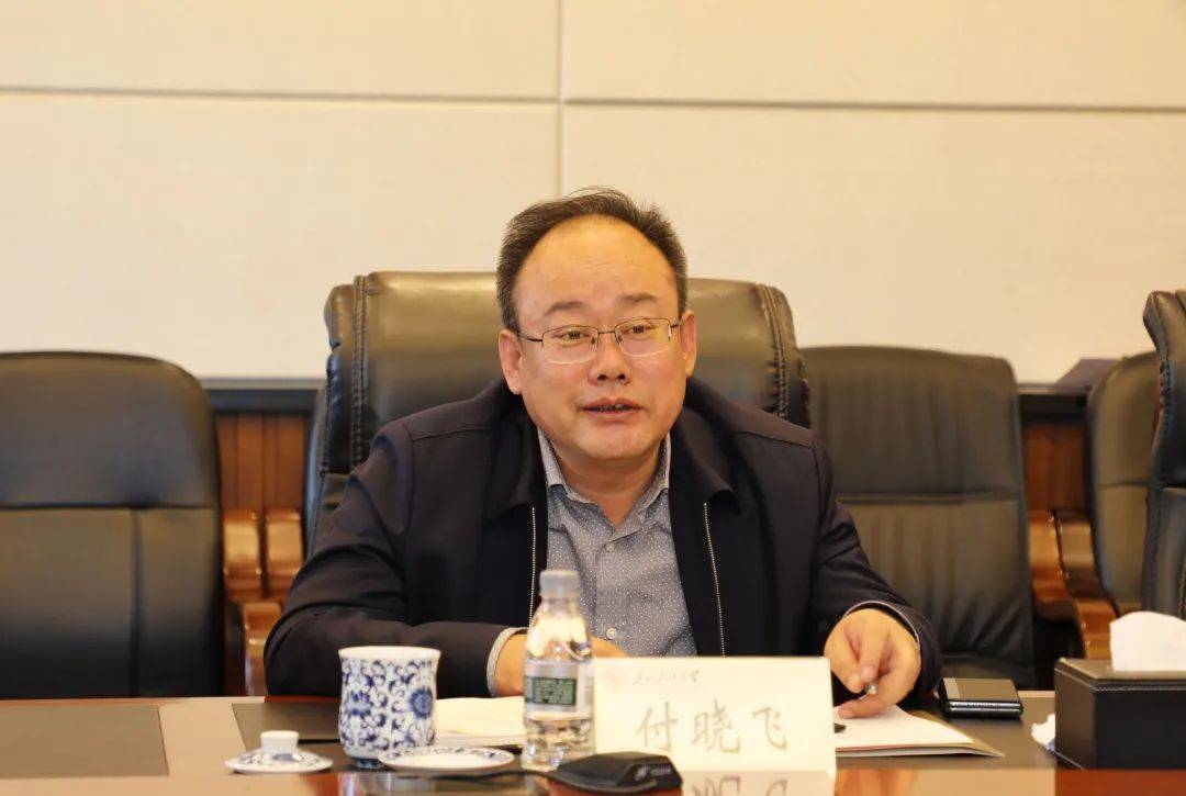 会上,付晓飞对庞志庆一行表示欢迎,并介绍学校基本情况和新能源优势