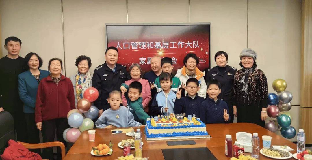 朝阳分局三间房派出所民警15我们家的政委,有"背景"!