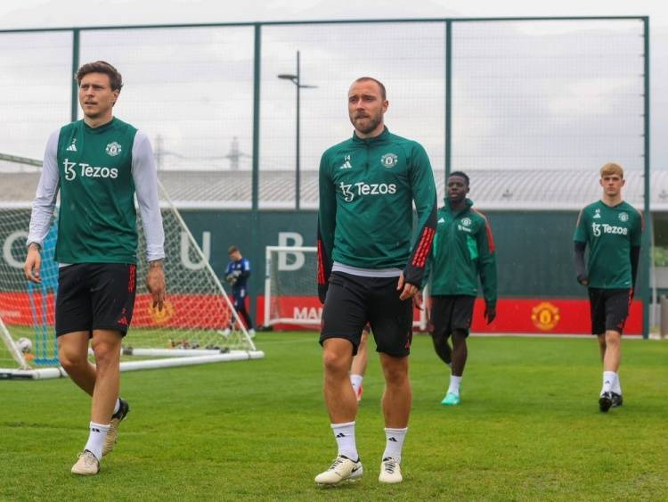 曼联官方晒今日训练照,马夏尔,瓦拉内,林德洛夫已回归训练