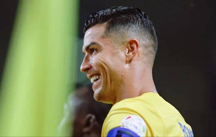 c罗,足球领域的传奇之路!