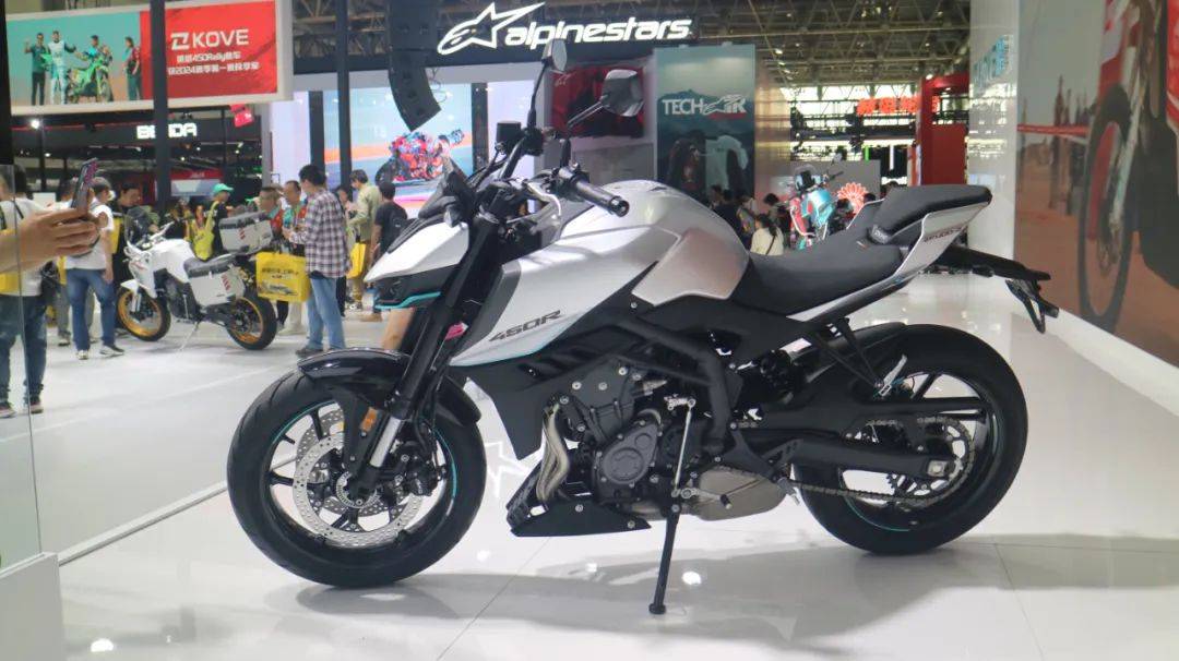 凯越450r四缸运动街车正式亮相北京摩展