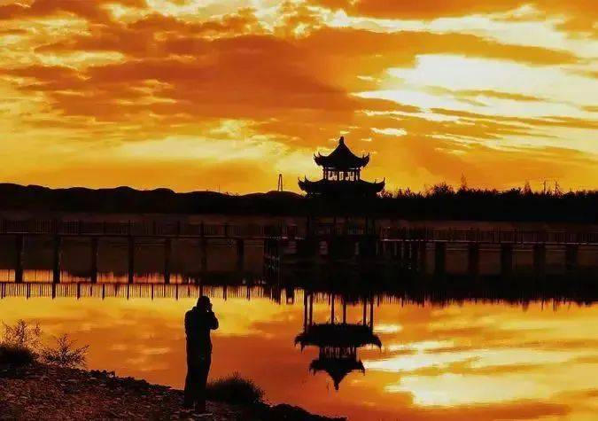 光与影相遇,交织出金昌的别样美丽