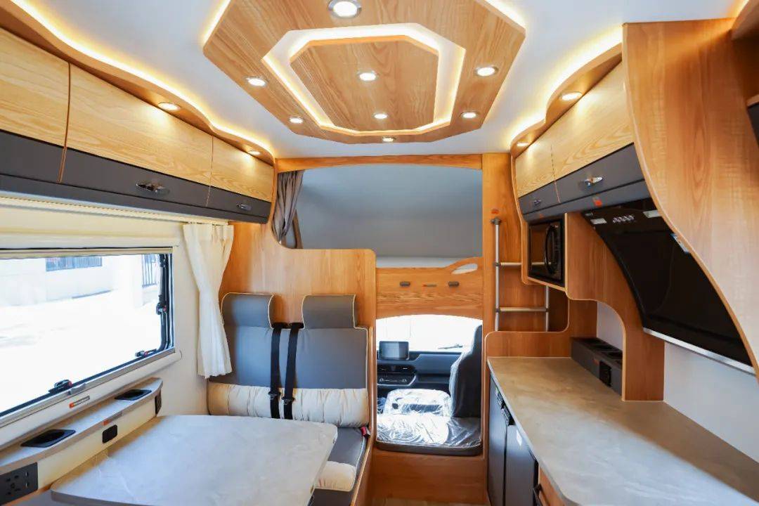 凯勒威h500轻卡房车 水电充足续航强 智能系统加持 实现轻松旅居