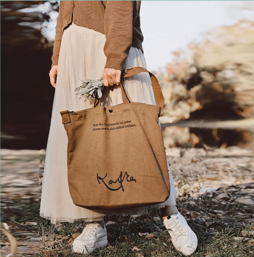 现在报名,加赠卡夫卡主题托特包 咖啡杯