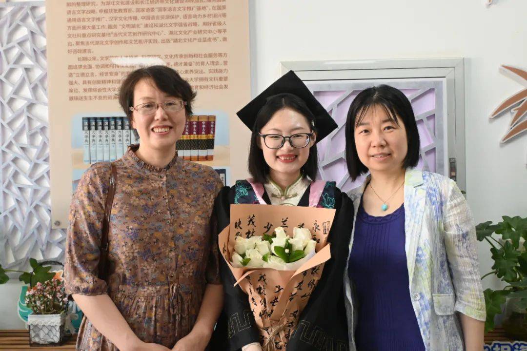 湖大这篇论文致谢,怕是要火!_严鋆_诗经_何海燕