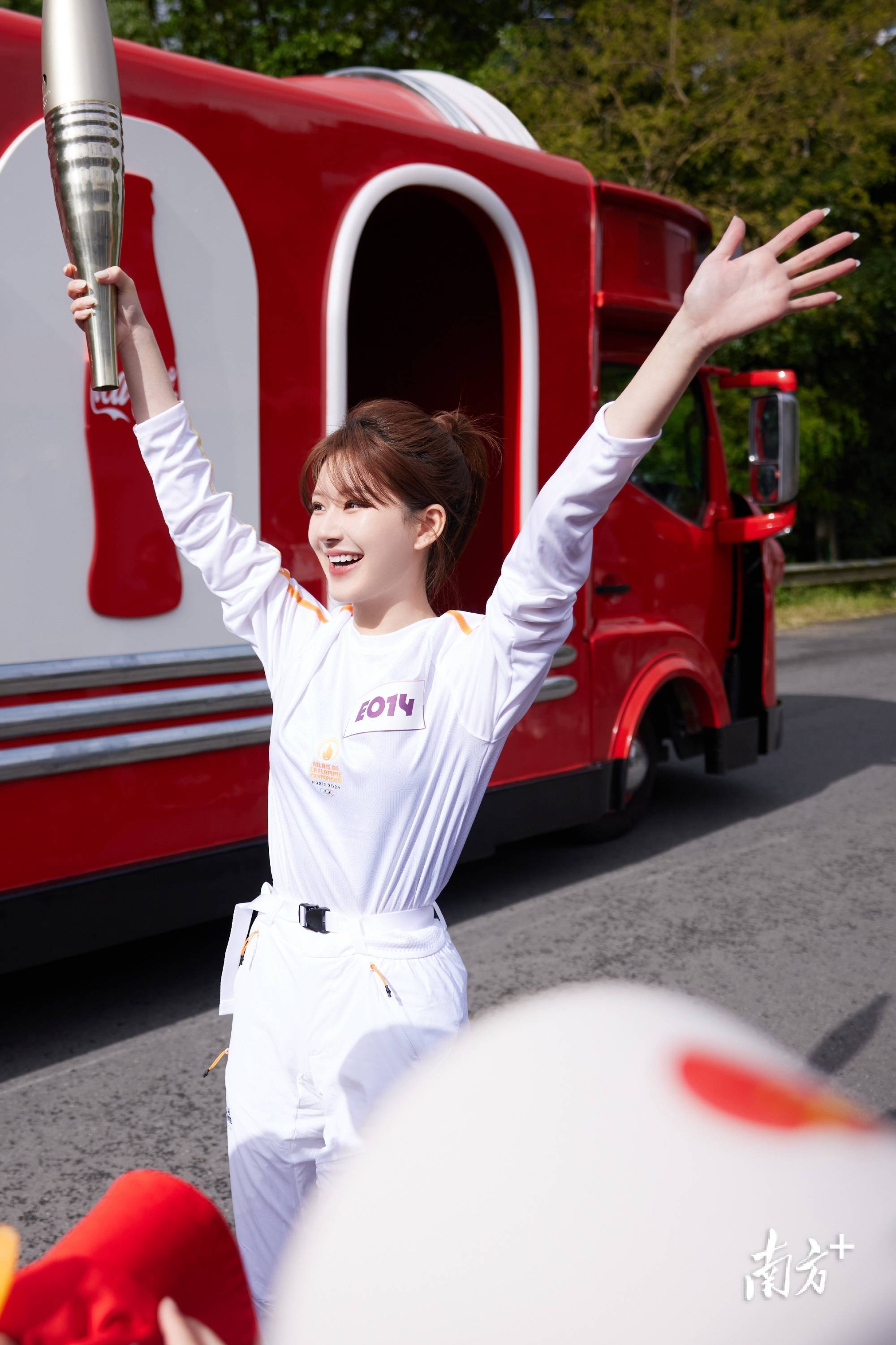 赵露思:奥运圣火在我手上的这一刻,感觉光荣而神圣