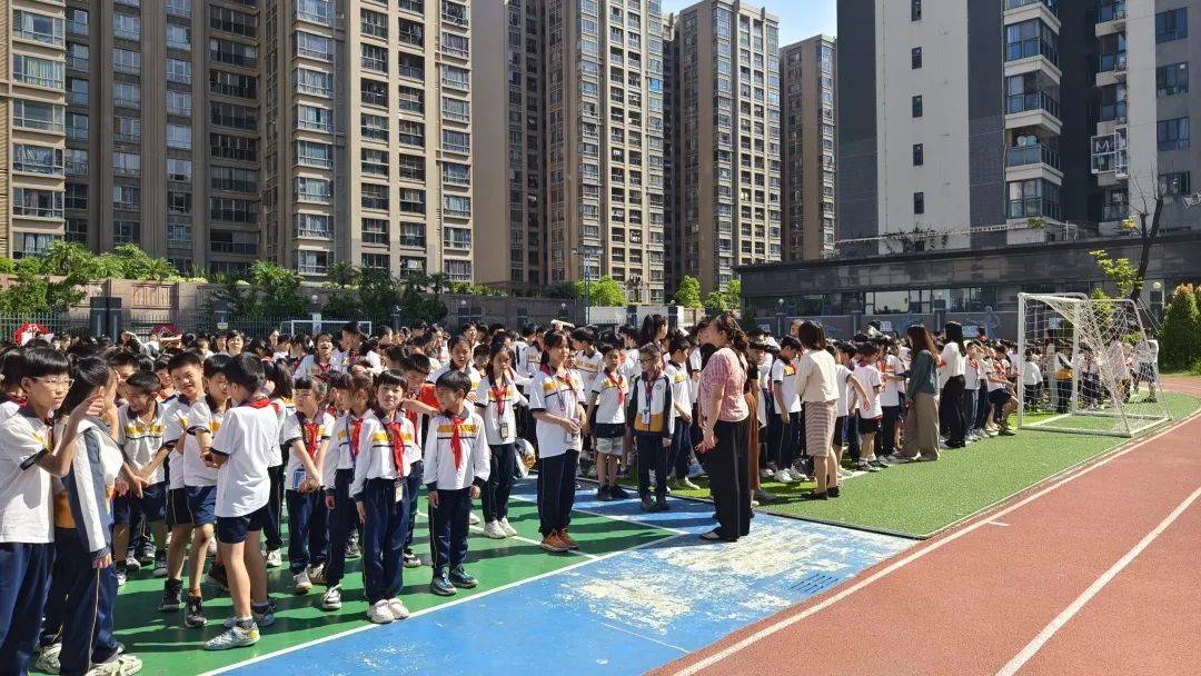 以"演"筑防 以"练"护航 | 大悦小学举行消防安全应急疏散演练