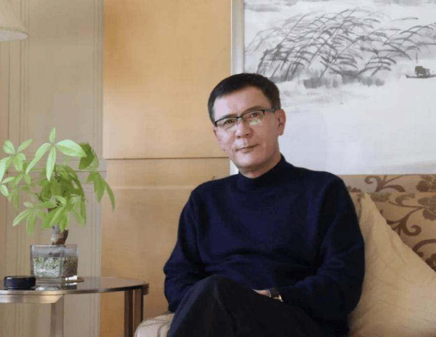 他是国家一级演员,41岁走红,57岁成影帝,离婚后与女儿相依为命_姚安濂