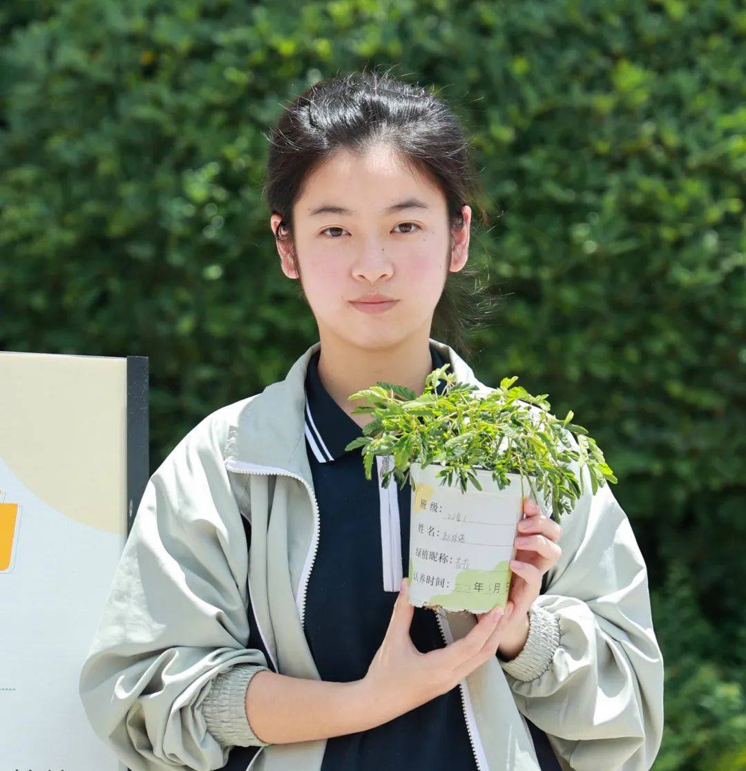 爱的认养,"植"属于你 ——温州二职开展绿植认养活动