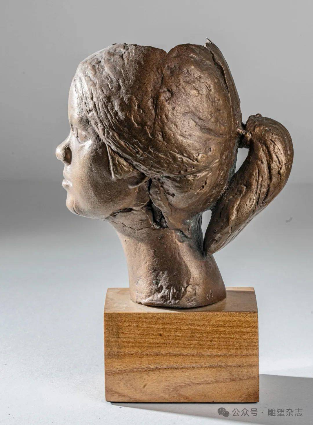 《雕塑》杂志丨生命的笃定与酣畅何燕明雕塑艺术回顾展在北京798