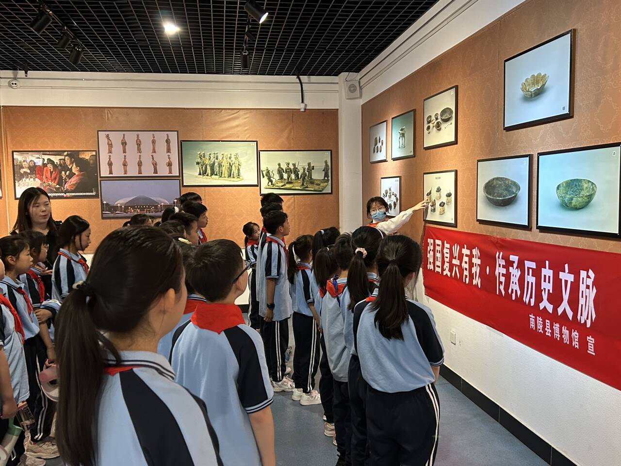 安徽省南陵县千余名中小学生走进"第二课堂"