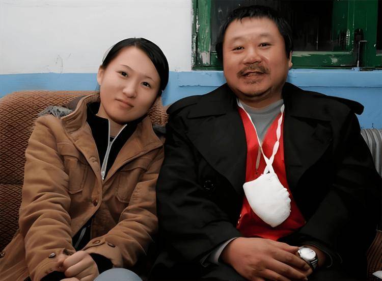 19年后再看范伟,才明白他和赵本山散伙,根本不是因为分钱不均!