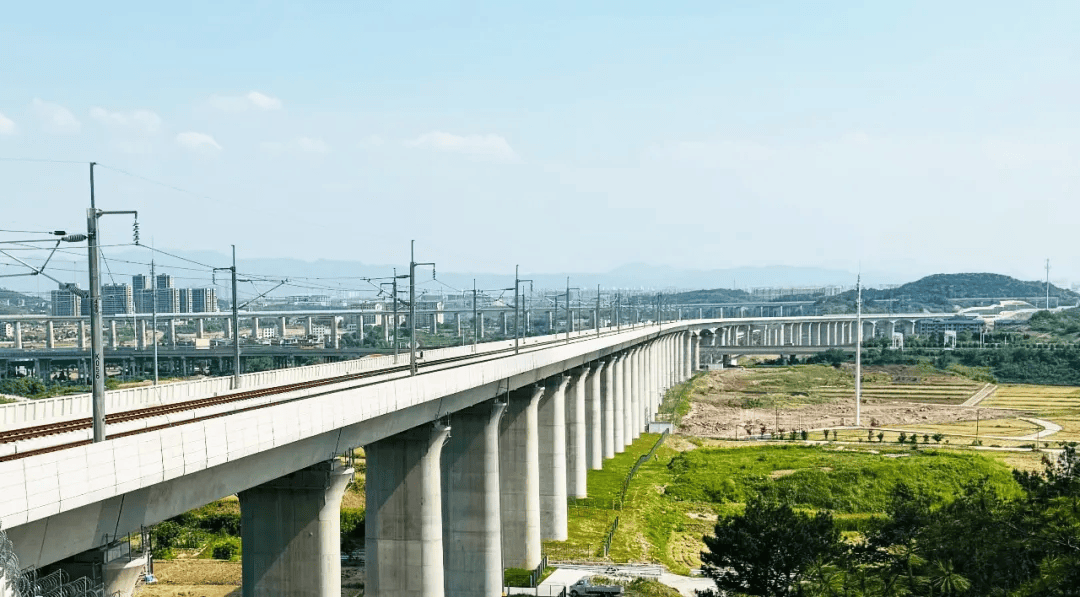 列车飞驰!杭温高铁正式联调联试_温州_义乌_杭州