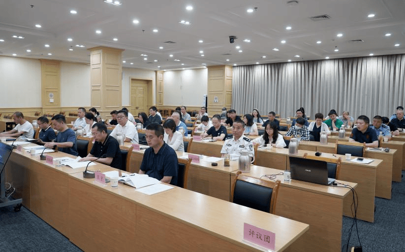 江汉区召开2023年国家机关"谁执法谁普法"履职报告评议会暨区委全面