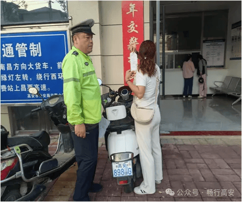 查处单位:城南中队车牌号:临牌aa1*g违法地点:胜利路与筠泉路路口违法