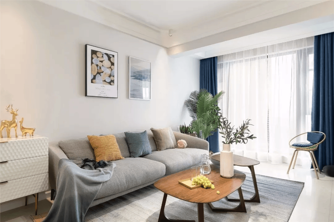 >茫茫人海中,为防大家走失,>请大家>现代简约装修精选>">点击右上角"