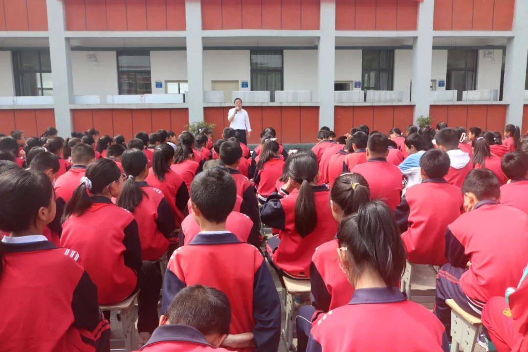 在十堰多所学校拍下的!都在干这件事