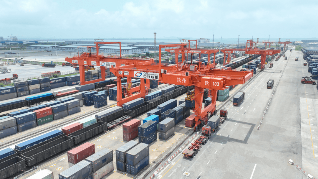 了解货场内洪涝灾害防御和应急救灾准备工作情况,探寻该段筑牢货运