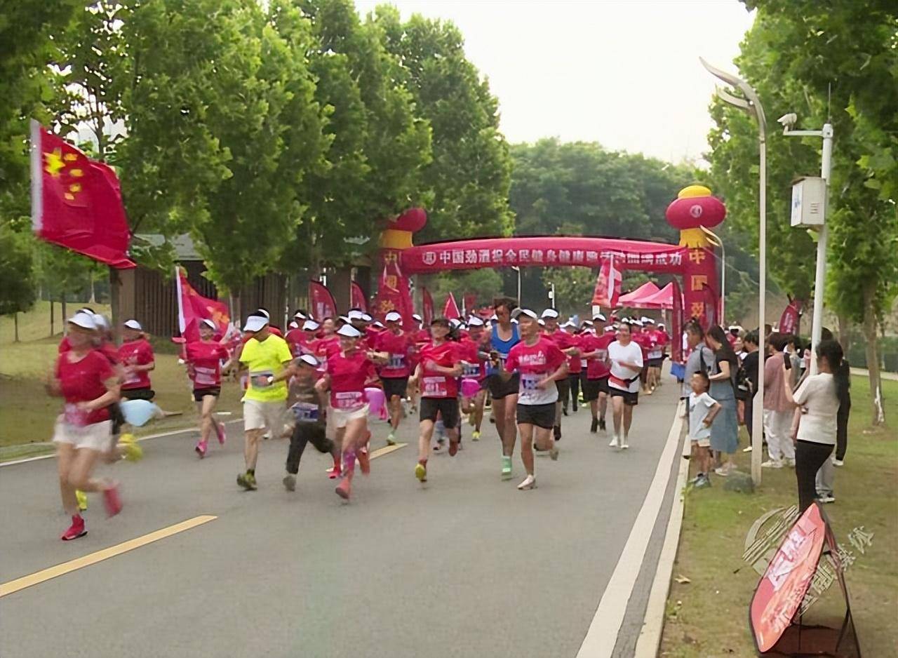 湖北赤壁:用脚步丈量爱的长度 以汗水书写爱的篇章