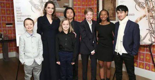 好久不见朱莉的大女儿希洛了,马上成年了_皮特_孩子_父母