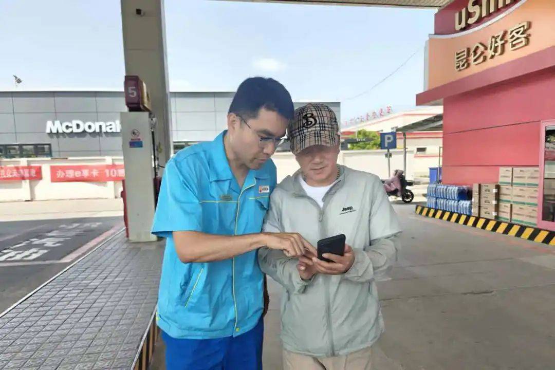 写给我们第13年的520@滨海分公司康路加油站前庭主管