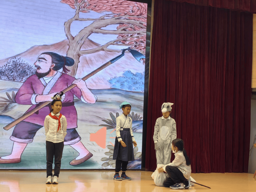精彩大世界——记三年级语文期中寓言单项竞赛活动_表演_故事_观众