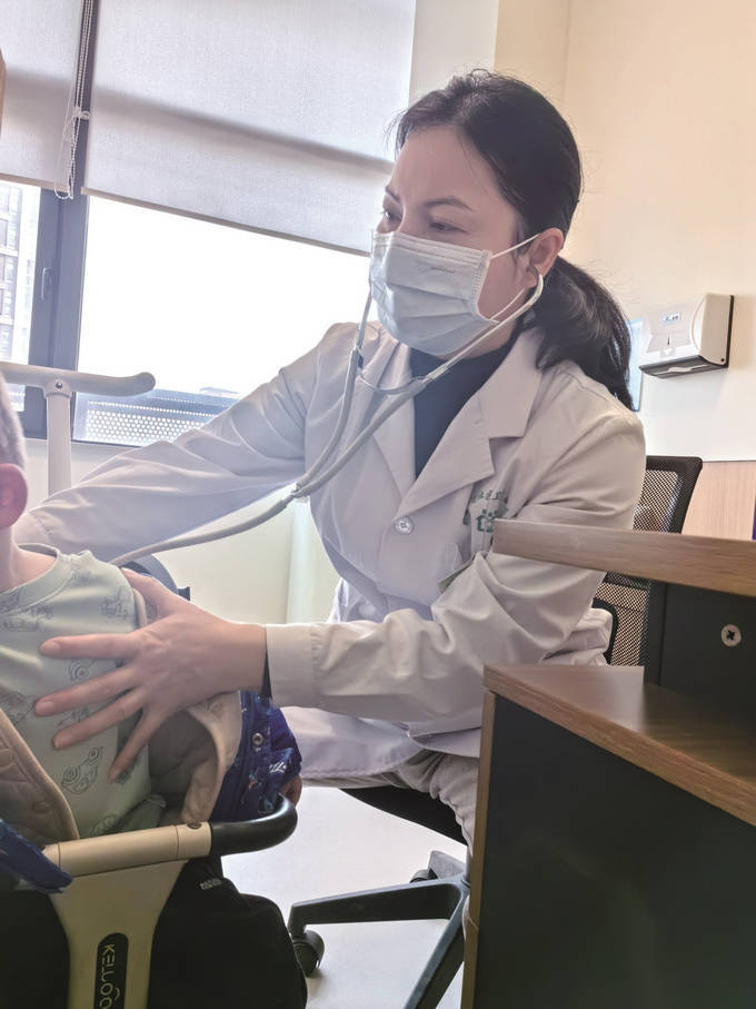 夏初预防这几种病 让孩子们健康入夏_金霞_儿童_空调