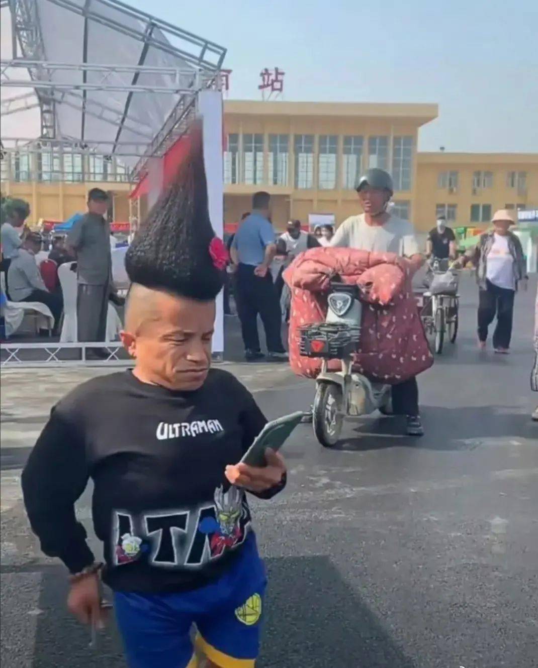 郭有才走红后,菏泽南站成了群魔乱舞之地,网红究竟带来了什么?