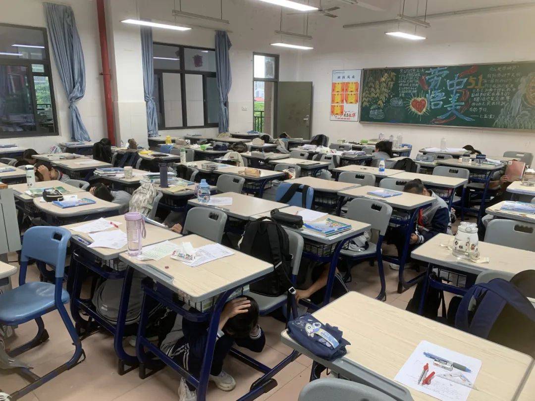 台商区一中开展防震应急疏散演练_图片_出处_版权