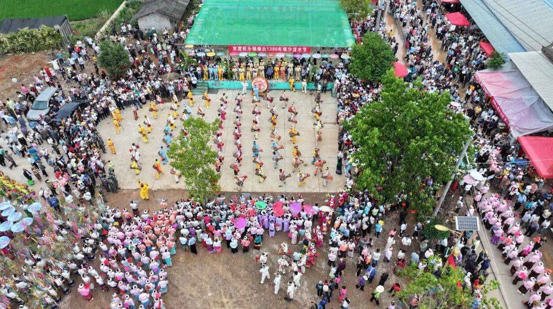 2024年景谷最后一站泼水节在民乐镇举行