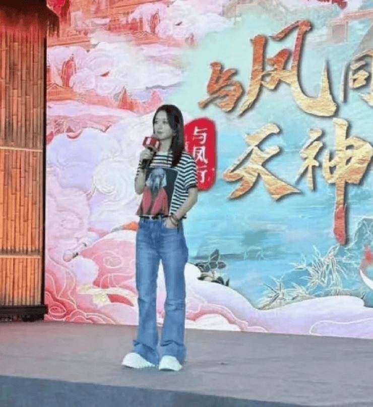 一场庆功宴,戳穿了36岁赵丽颖的"实力",江湖地位一目了然!