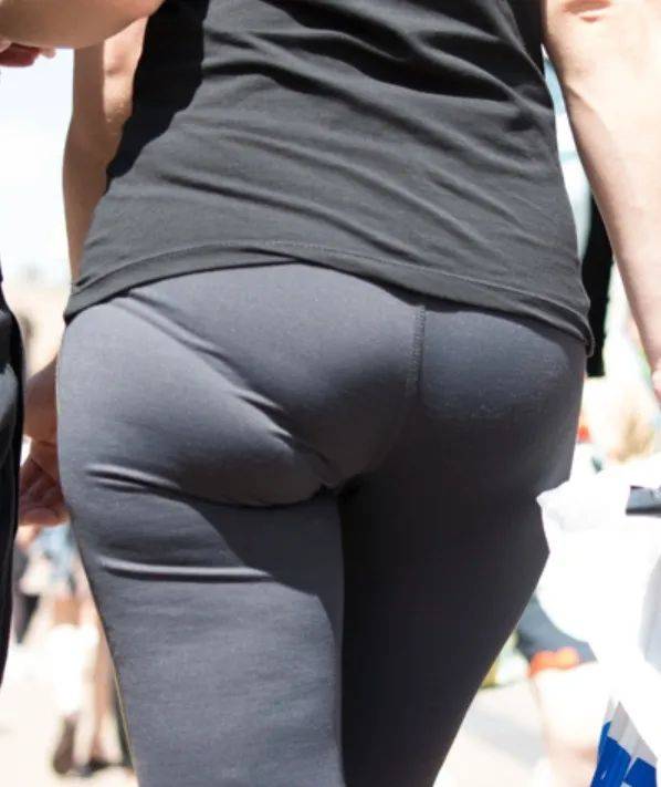 为什么穿低腰裤的女生,腰上总有两根带子?