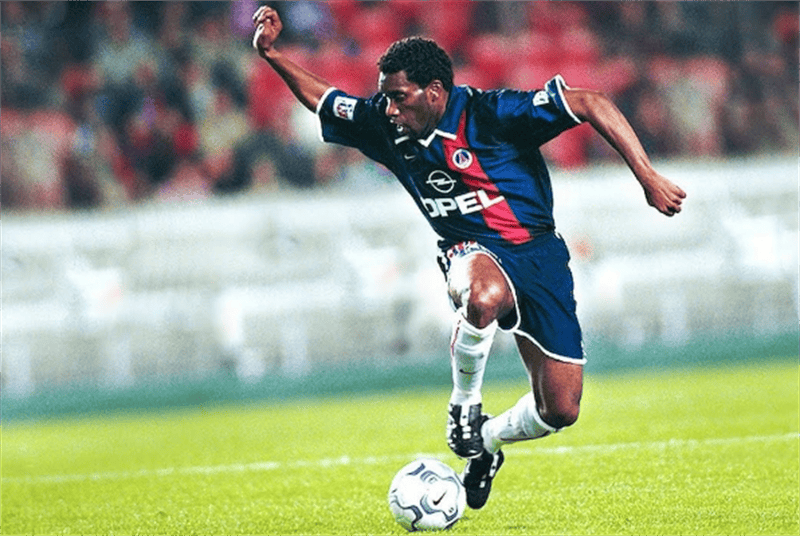 一举成为非洲标王的奥科查,他在自己加盟巴黎圣日耳曼的前两个赛季,都