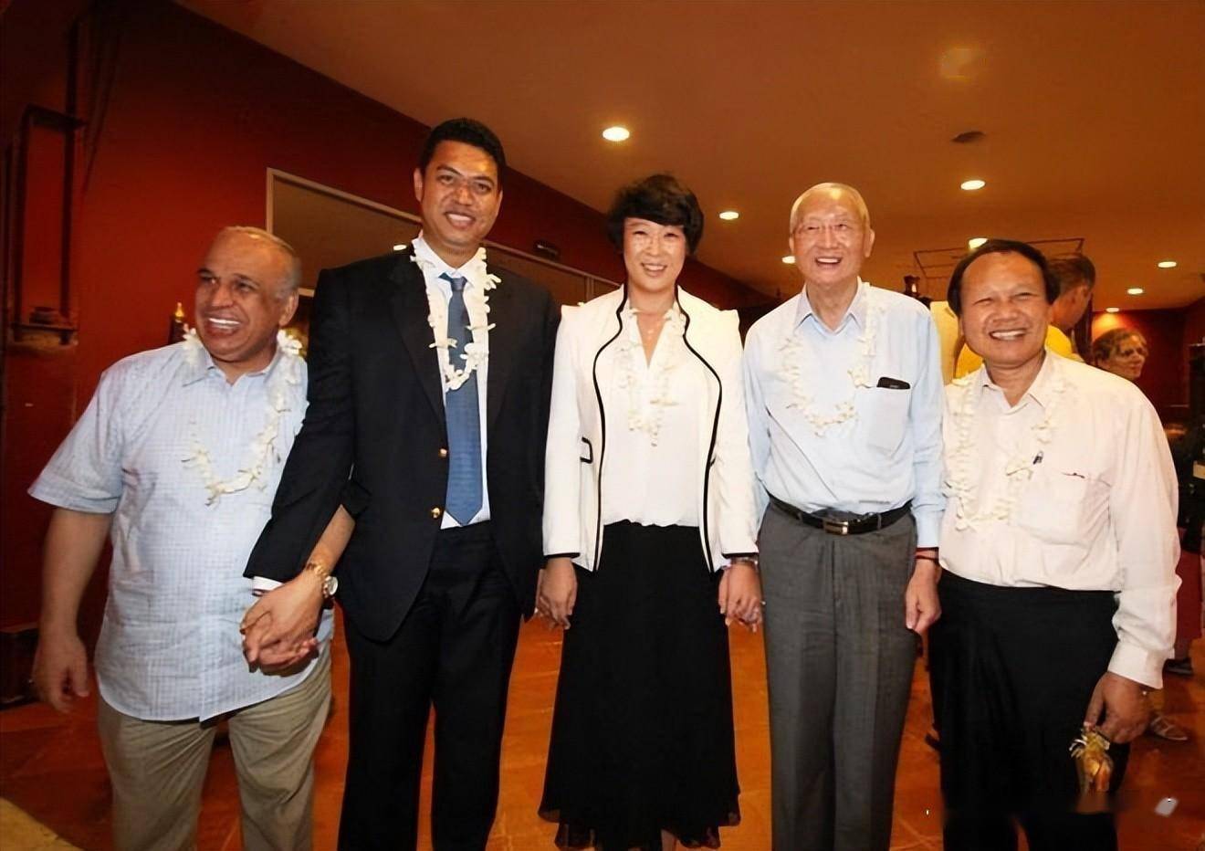 奥运冠军冯坤:嫁大12岁教练,泰国皇室送祝福,如今疑似移居泰国