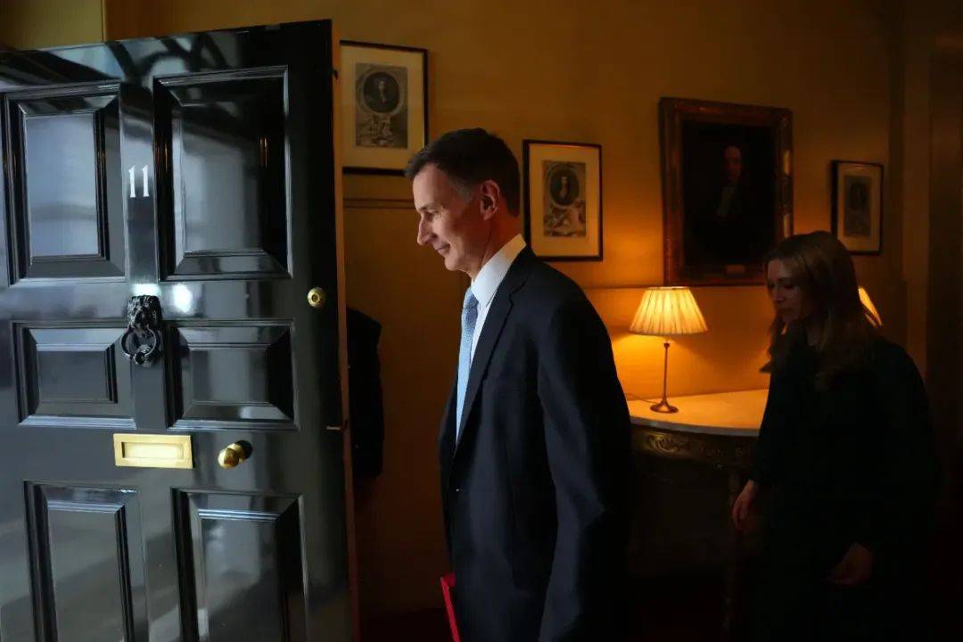 在本周早些时候的一次演讲中,英国财政大臣亨特承诺,"如果我们有能力"