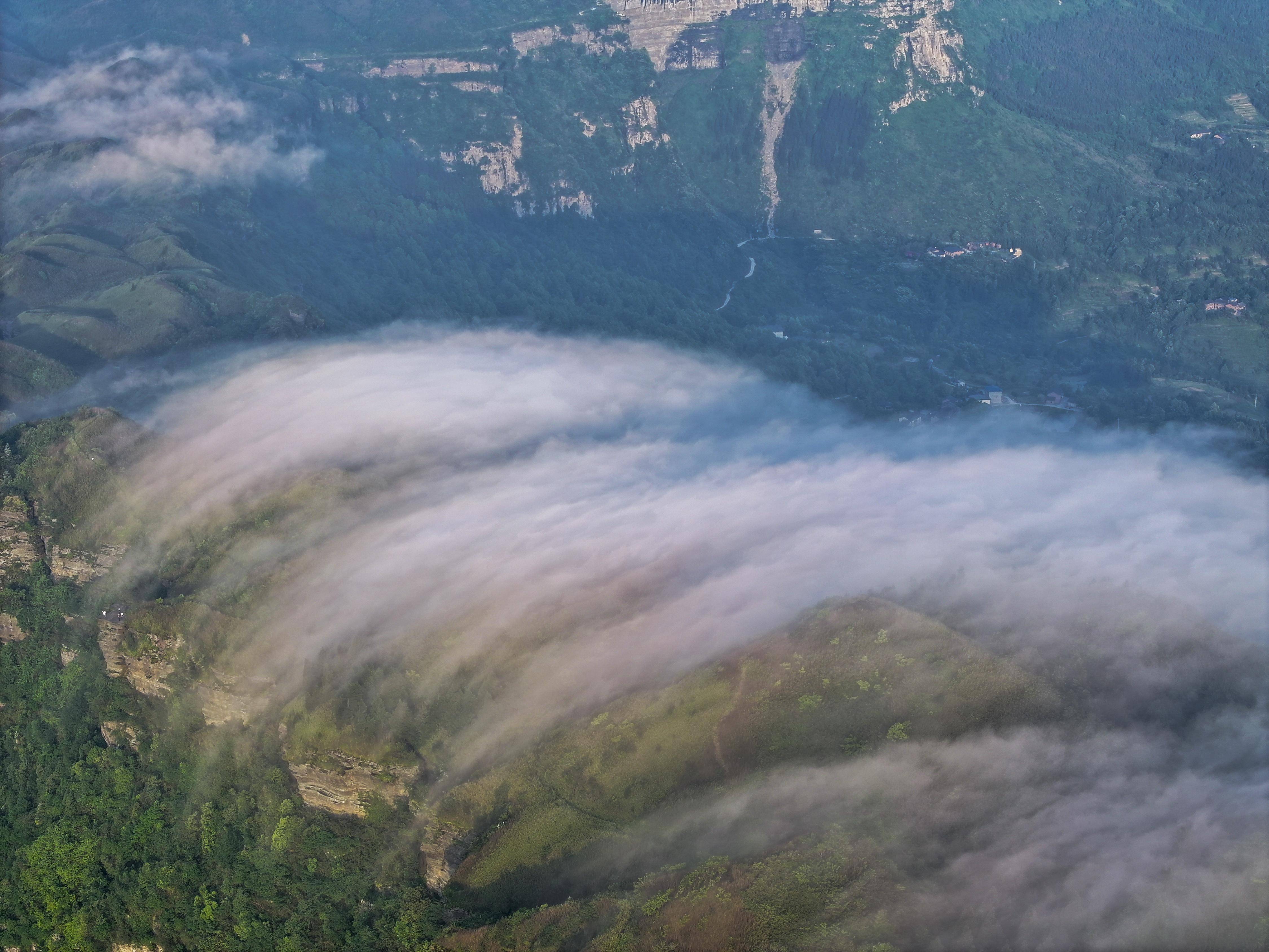 云绕山峰图片图片