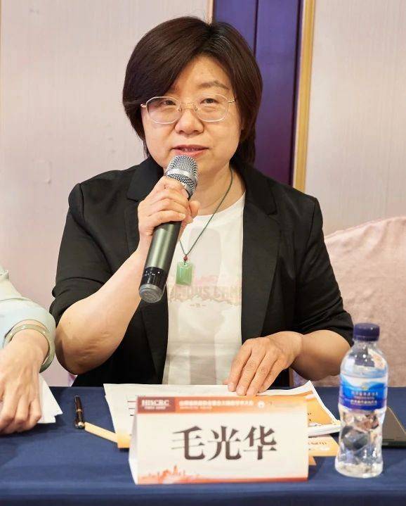 医院崔灵芝教授,毛光华教授和山西医科大学第一医院张革红教授主持