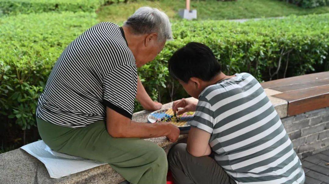 西安城墙拍了拍你，想看看你镜头下的城墙夏日-西安城墙朋友圈配文