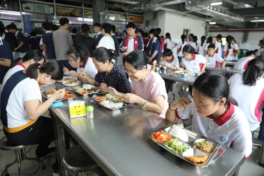 珠海市将逐步取消学校教工食堂,已有57所学校(园)实现师生同餐