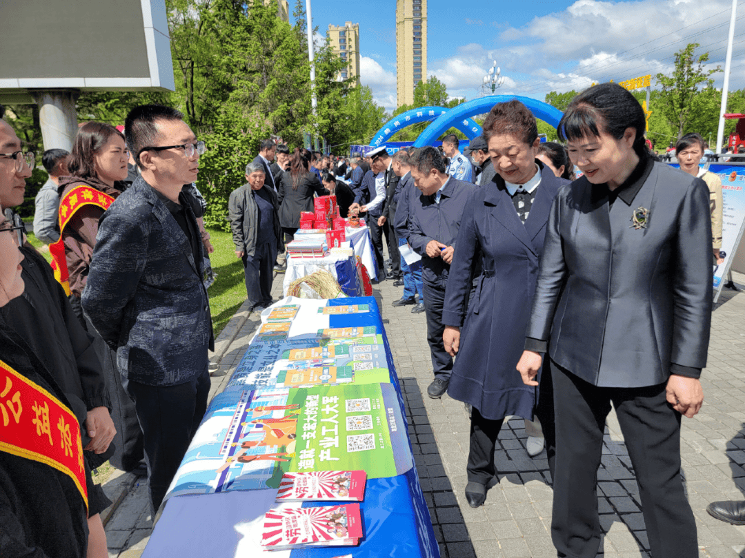 鹤岗市总工会举办科技创新成果宣传活动