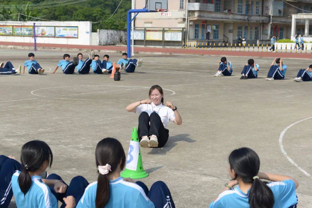 精准送教助提升 高效引领促成长 | 阳江市齐闻毅名教师工作室到春湾