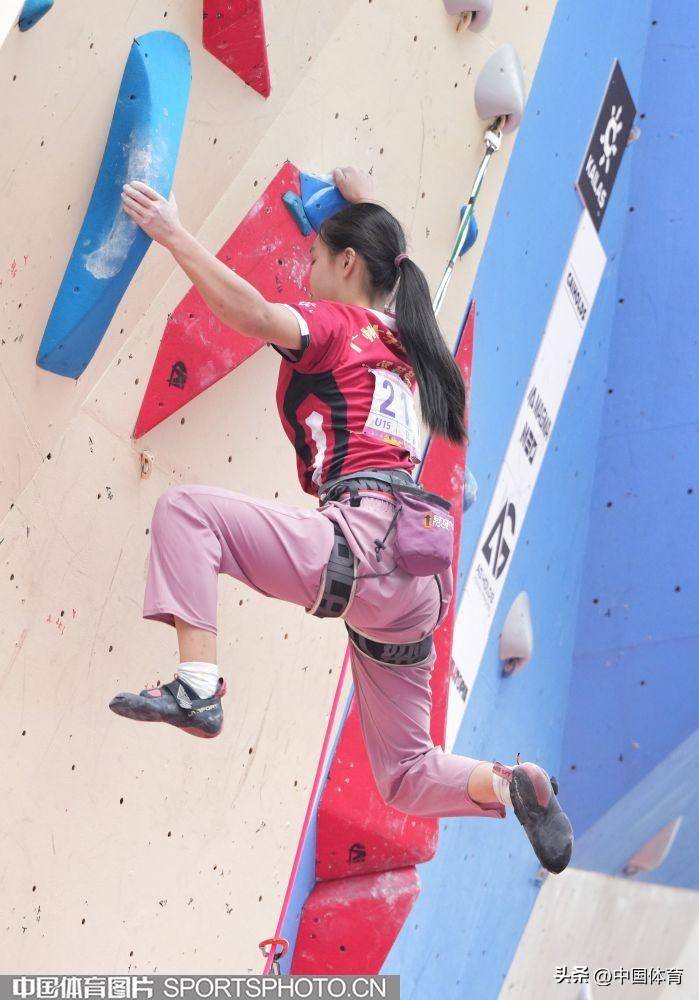 女子攀岩难度赛u15组冠军梁蓁蓁女子攀岩难度赛u15组冠军梁蓁蓁