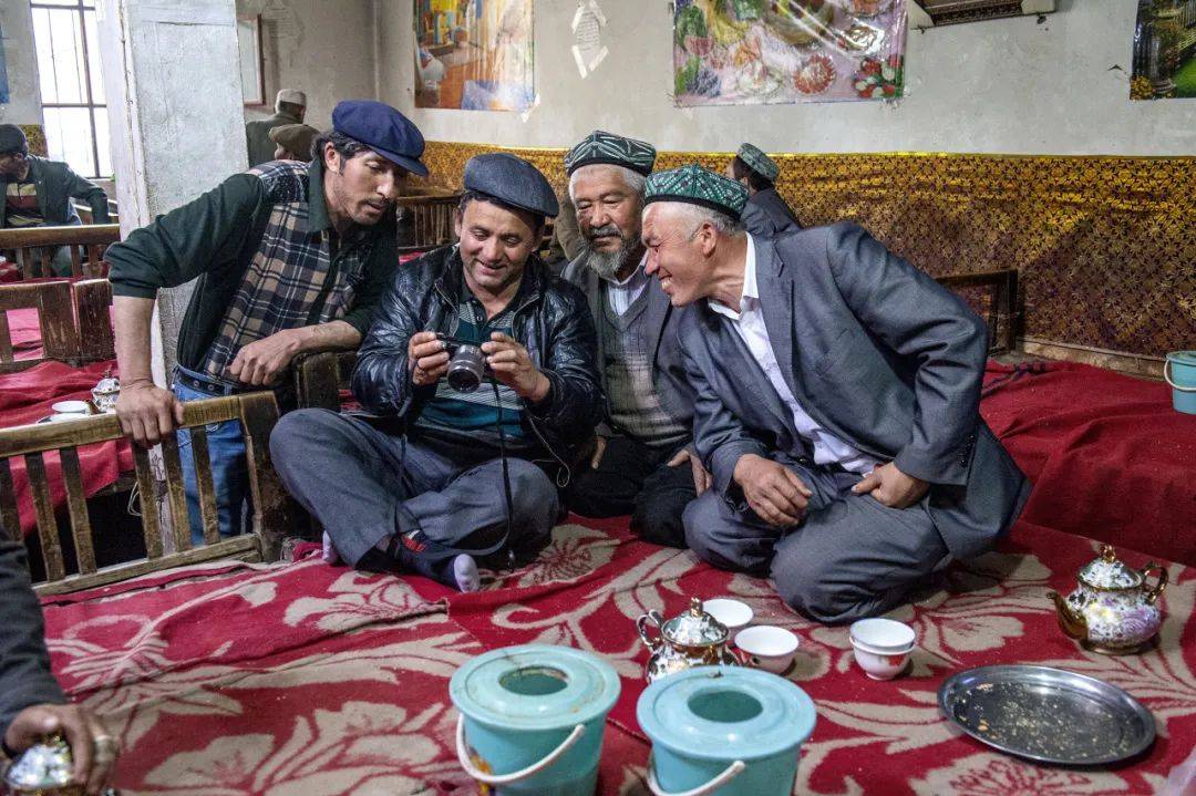 穿越丝路时空的喀什老茶馆 | "新疆的今昔"①