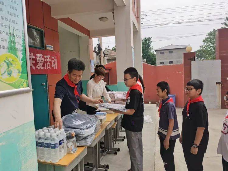 成安县总工会开展"六一"儿童节关爱活动_慰问_祖国_小学