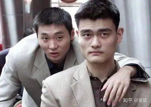 爱恨交织的篮球兄弟情:刘炜&姚明