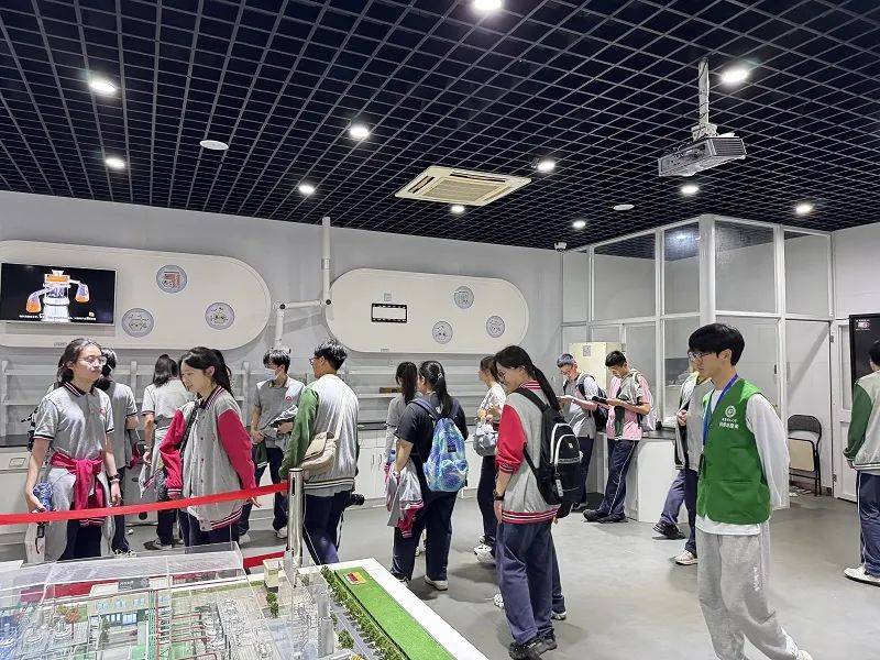 追光而行 逐梦之旅——曙光中学2026届高一年级走进华东理工大学
