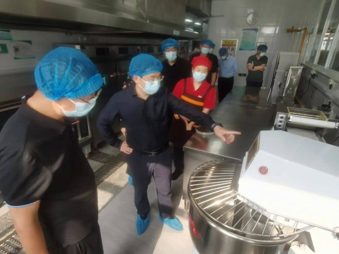 落实餐厅严管理——荣成市实验中学联盟食堂及饮用水安全管理"互查互
