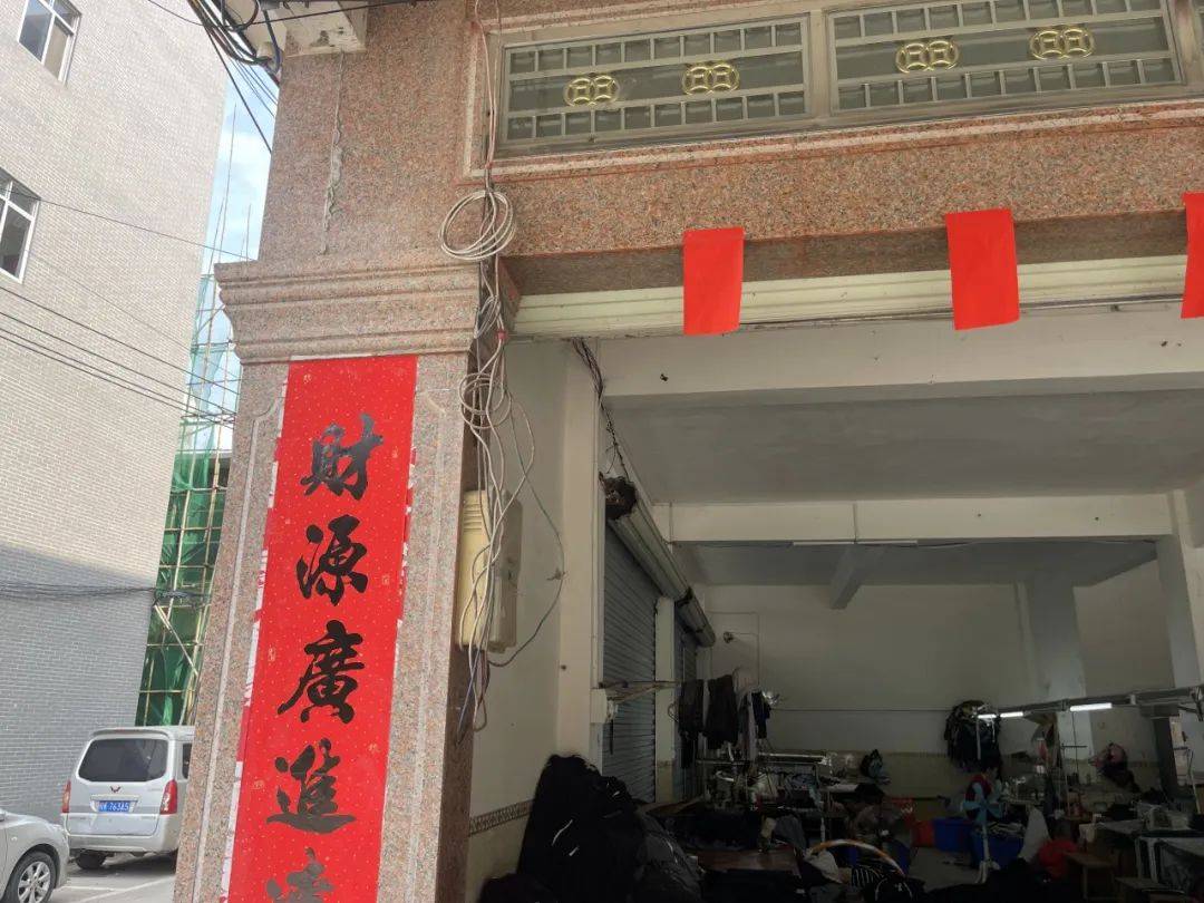 北流市西埌镇休闲裤制衣厂未安装消防安全标志未安装烟雾感应报警器