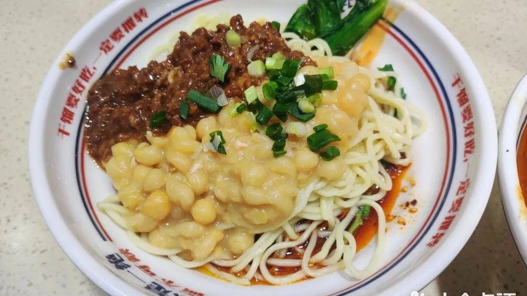 豌杂面特色美食:重庆老火锅,重庆小面,酸辣粉,磁器口麻花,合川桃片